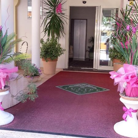 Hotel Tulipe Nazionale Riccione Bagian luar foto