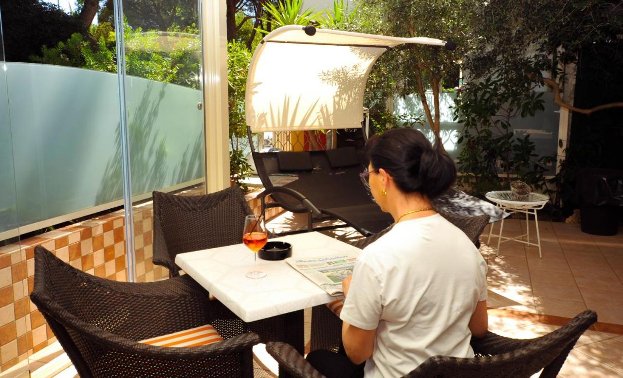 Hotel Tulipe Nazionale Riccione Bagian luar foto