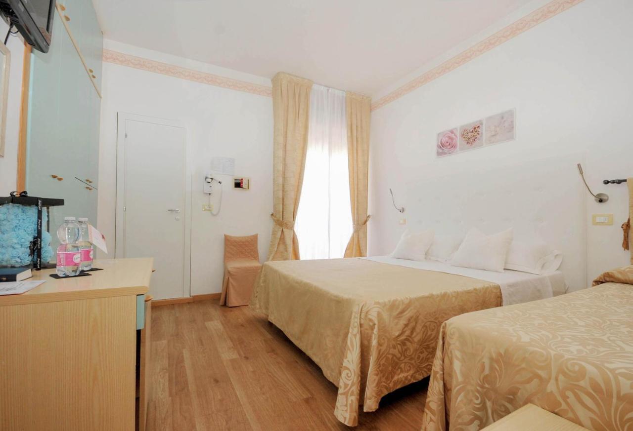 Hotel Tulipe Nazionale Riccione Bagian luar foto