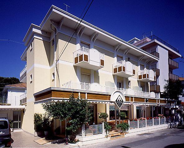 Hotel Tulipe Nazionale Riccione Bagian luar foto