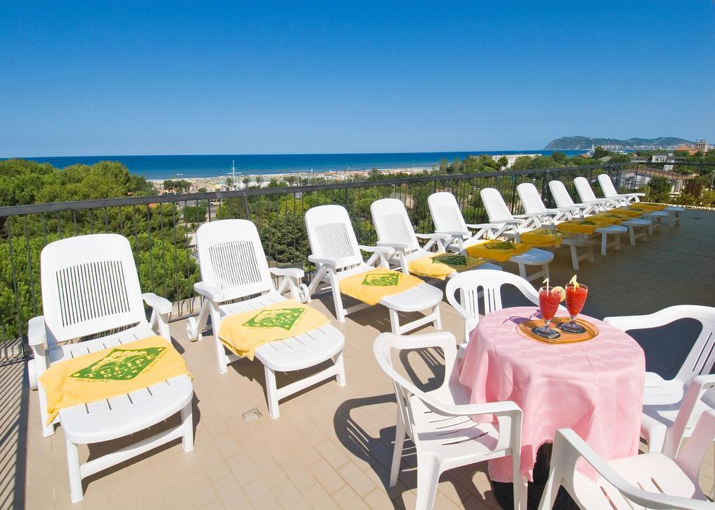 Hotel Tulipe Nazionale Riccione Ruang foto