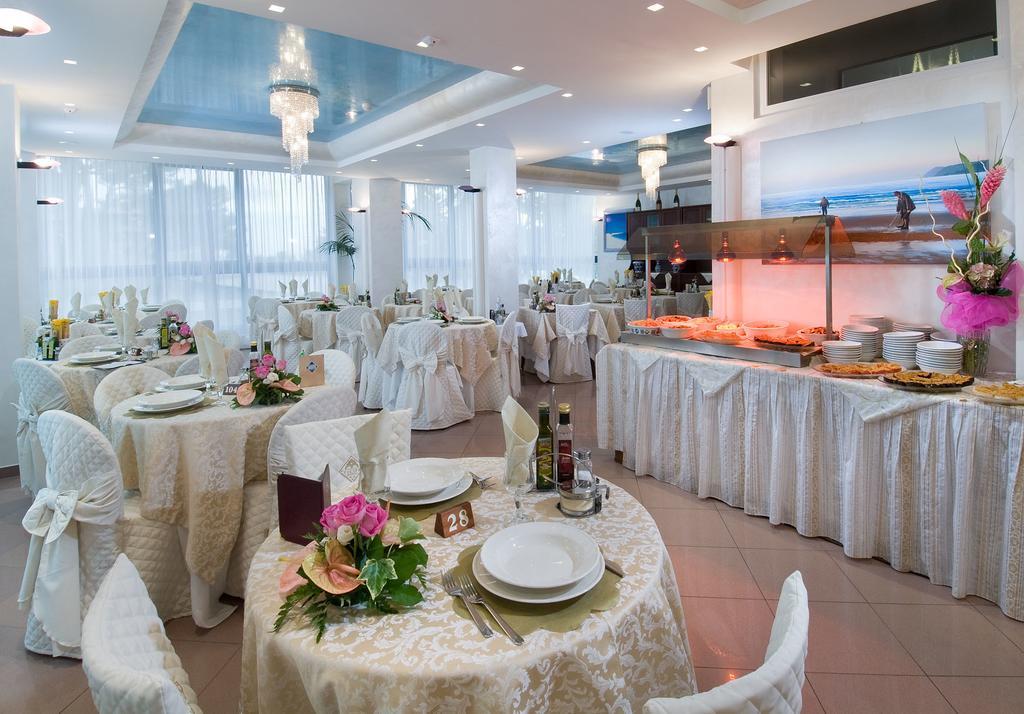Hotel Tulipe Nazionale Riccione Bagian luar foto