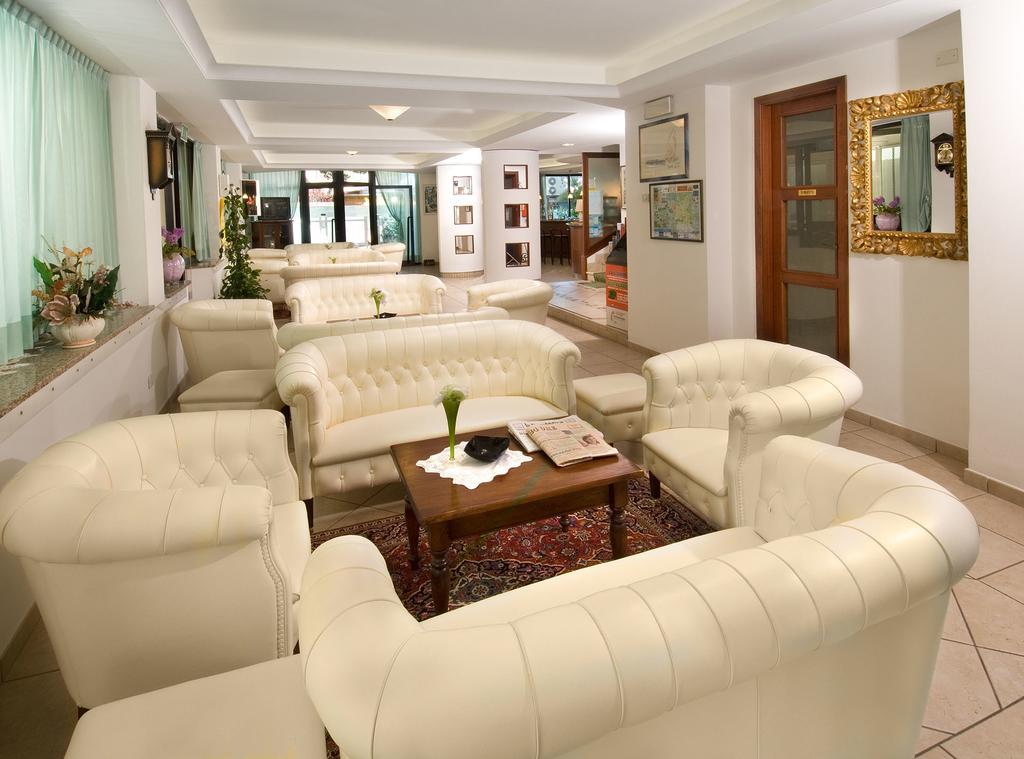 Hotel Tulipe Nazionale Riccione Bagian luar foto