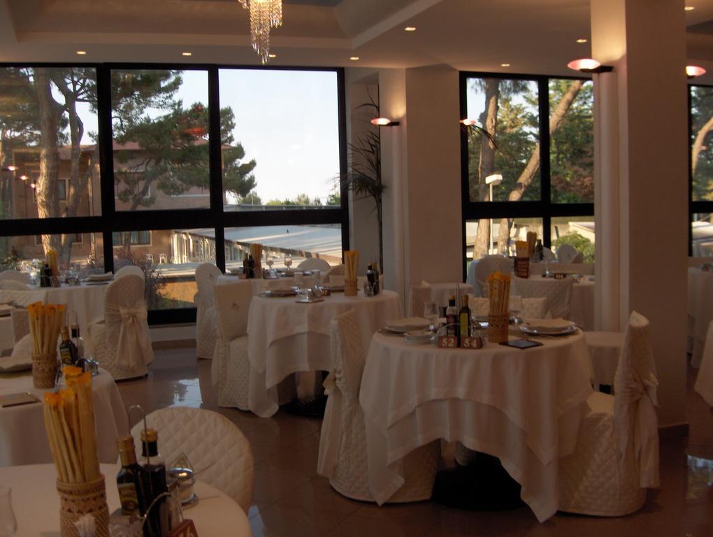 Hotel Tulipe Nazionale Riccione Bagian luar foto