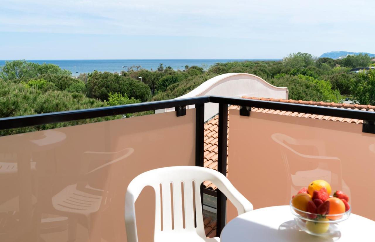 Hotel Tulipe Nazionale Riccione Bagian luar foto