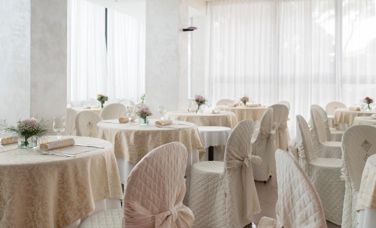 Hotel Tulipe Nazionale Riccione Bagian luar foto