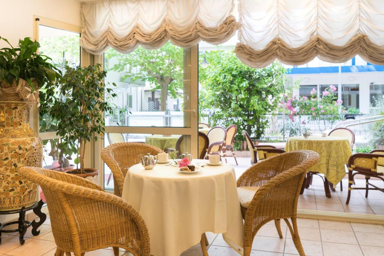 Hotel Tulipe Nazionale Riccione Bagian luar foto