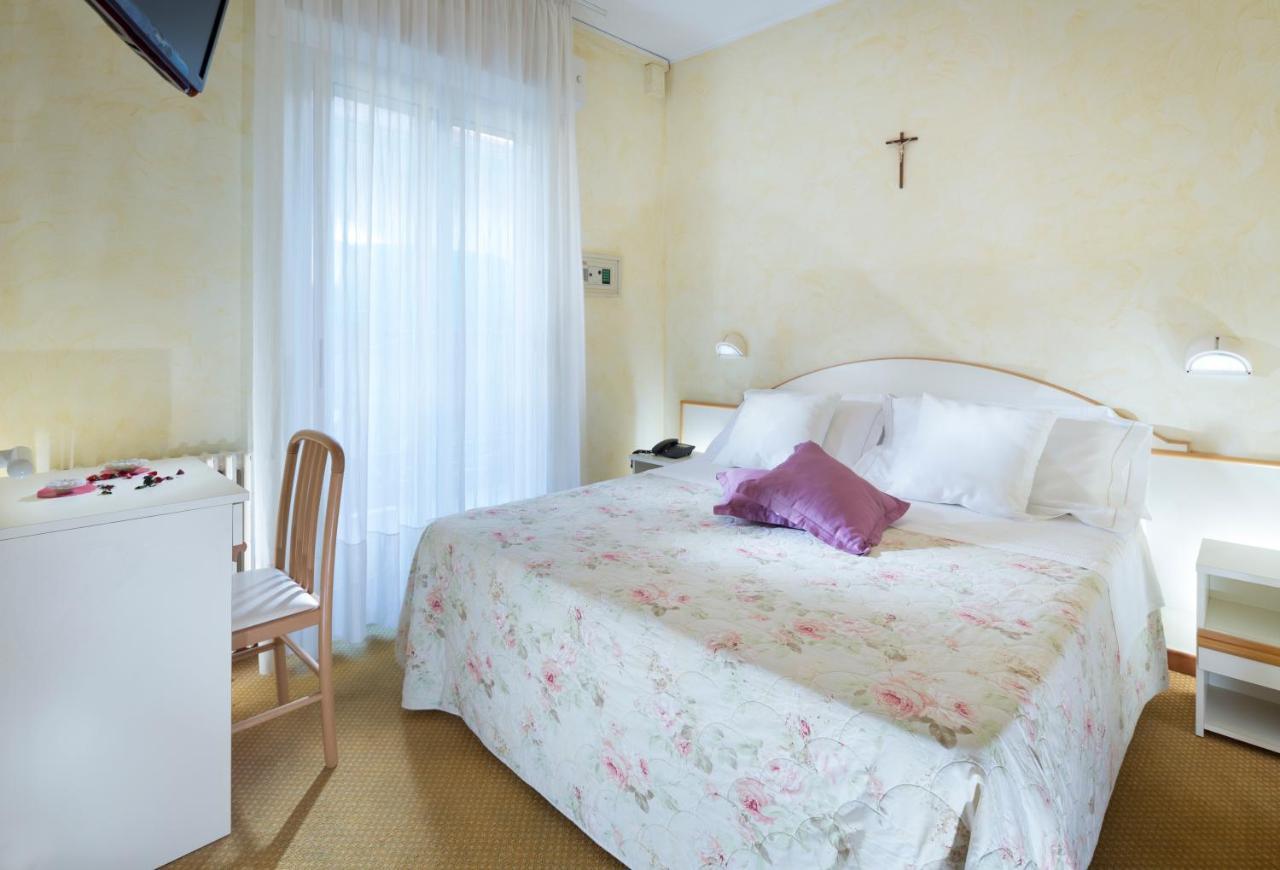 Hotel Tulipe Nazionale Riccione Bagian luar foto